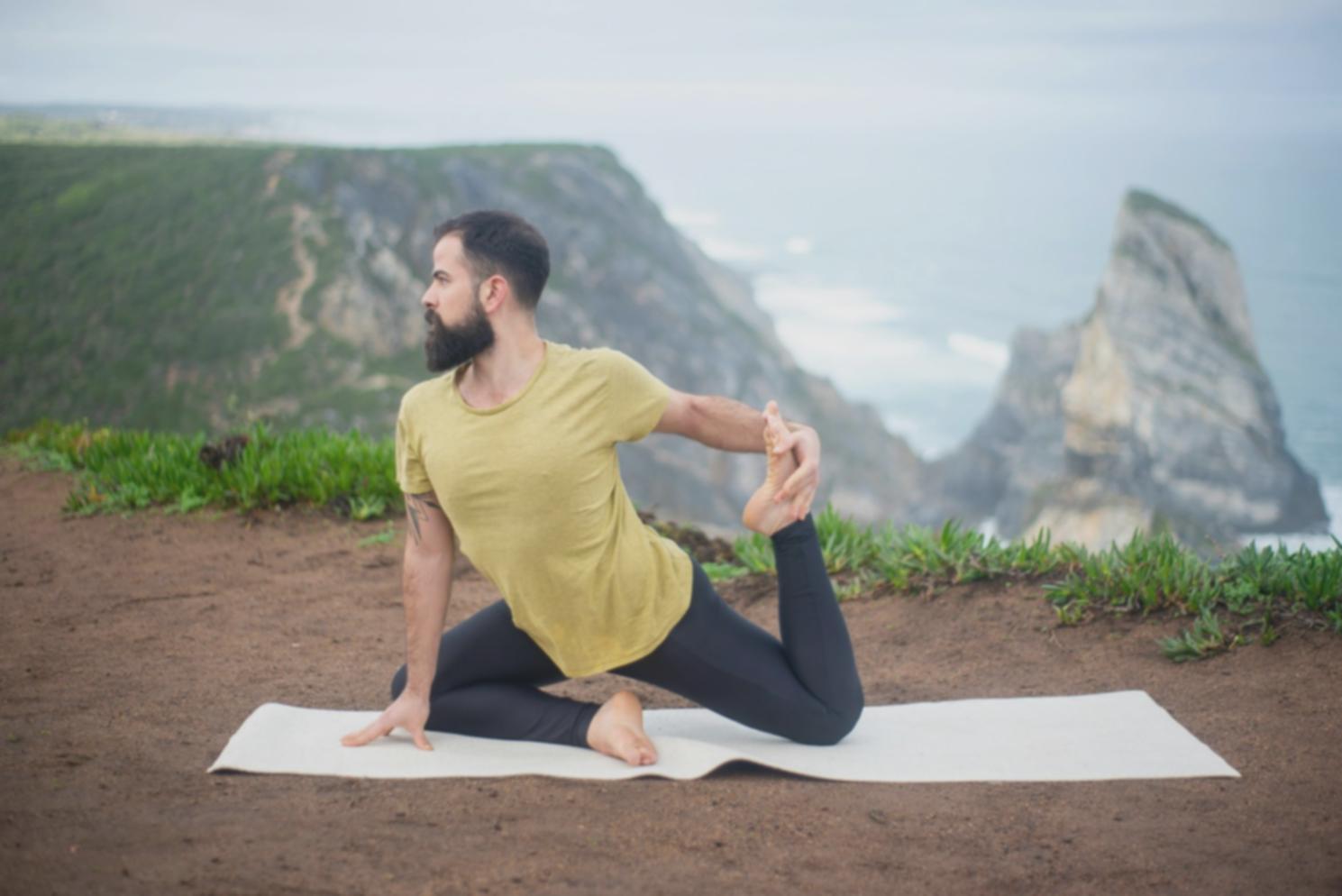 Групові заняття йогою в комфортному просторі